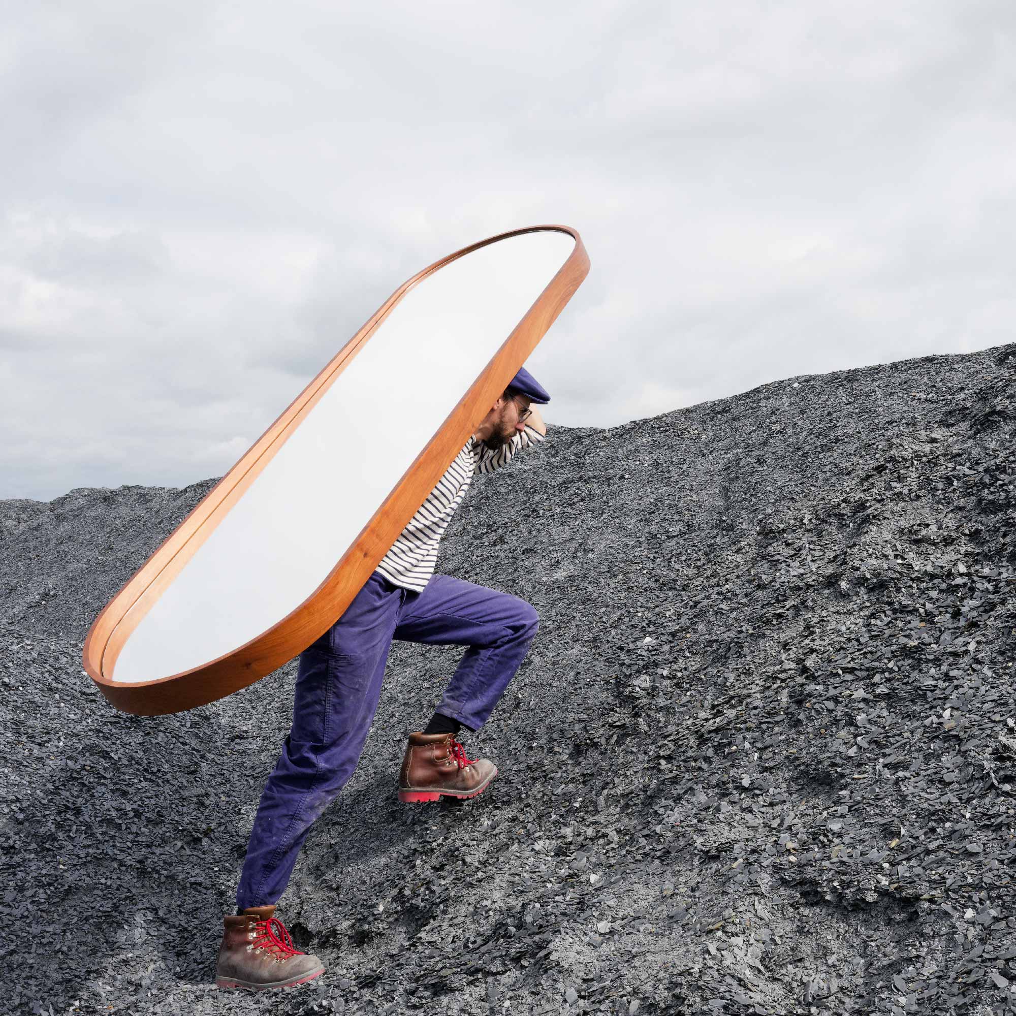 MIROIR EN NOYER Miroir en noyer